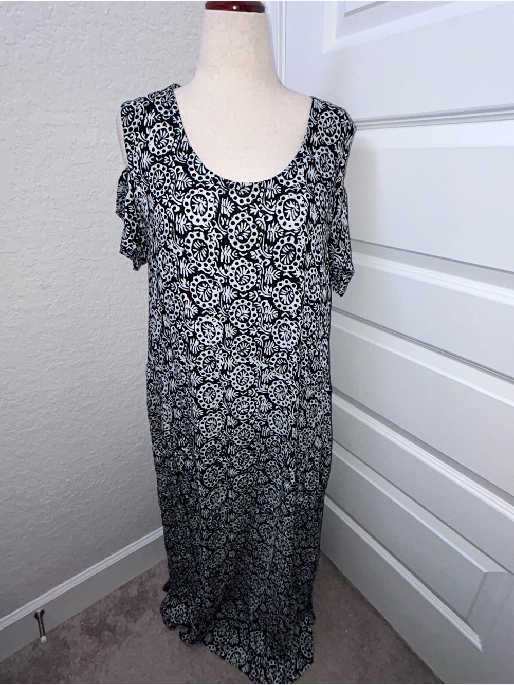 Soft Surroundings Medallion Print Open Cold Shoulder Short Sleeve Maxi Dress